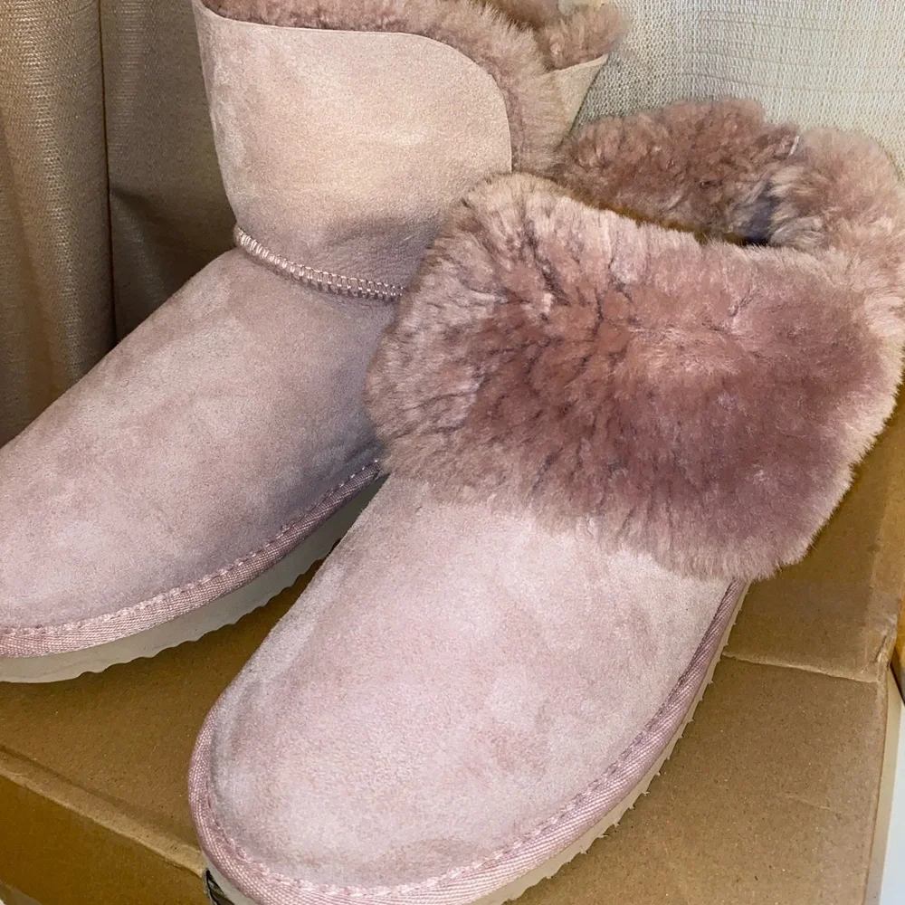 Women's Pink Shearling Slippers - Picture 2 of 10
